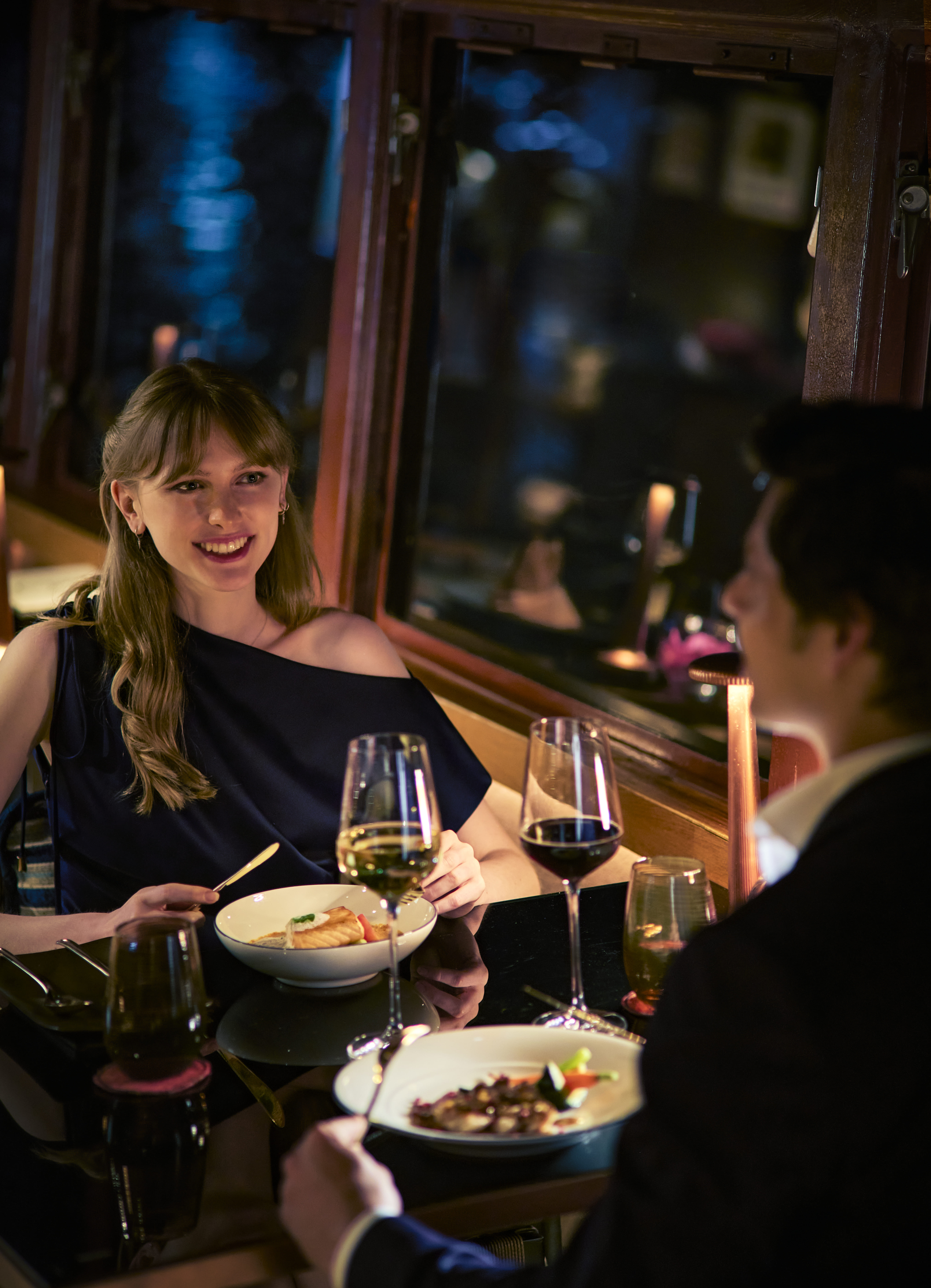 Banyan Tree Bangkok_Saffron Cruise_Couple